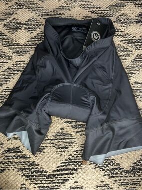 Canari cycling padded shorts M NWT